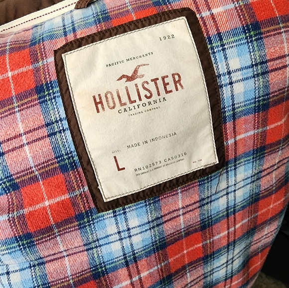 Hollister Down Puffer Jacket Vest - Picture 8 of 9